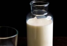 Latte crudo, nuove infezioni tra gli ‘adepti’. Bassetti: “Va vietato”