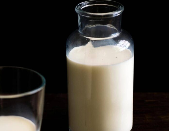 Latte crudo, nuove infezioni tra gli ‘adepti’. Bassetti: “Va vietato”