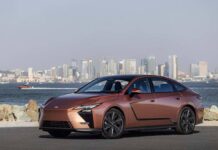 Lexus ES 2026, la berlina di lusso guarda al futuro