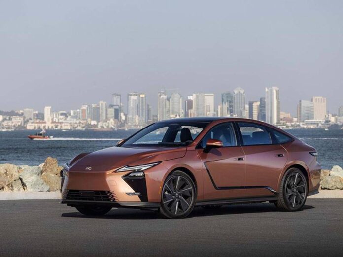 Lexus ES 2026, la berlina di lusso guarda al futuro