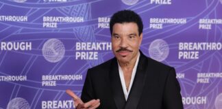 Lionel Richie ferma il concerto per un malore: “Non era in condizioni di continuare”