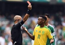 Messico-Sudafrica, piovono rossi: tre espulsi, caos ai Mondiali