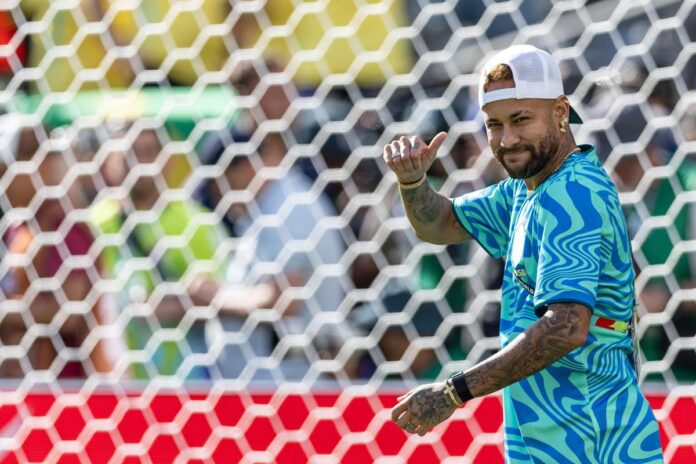 Mondiali, Neymar torna ad allenarsi tra gli applausi