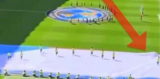 Mondiali, addetto Fifa intrappolato nella bandiera e ‘salvato’