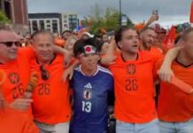 Mondiali, tifoso del Giappone ‘superstar’… nella festa dell’Olanda