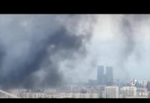 Mosca, il video svela il mistero: la raffineria colpita (anche) da un missile russo