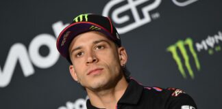 MotoGp, Bezzecchi si scusa: “Nessuna giustificazione”. L’abbraccio con il marshall dopo la lite