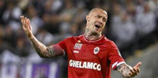 Nainggolan ancora nei guai: guida senza patente, passa con il rosso e sfiora una pattuglia della polizia