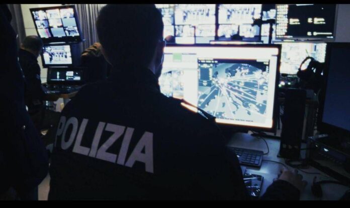 Nonno filma violenze su nipotini e le scambia sul dark web, chiesti 16 anni per un 84enne