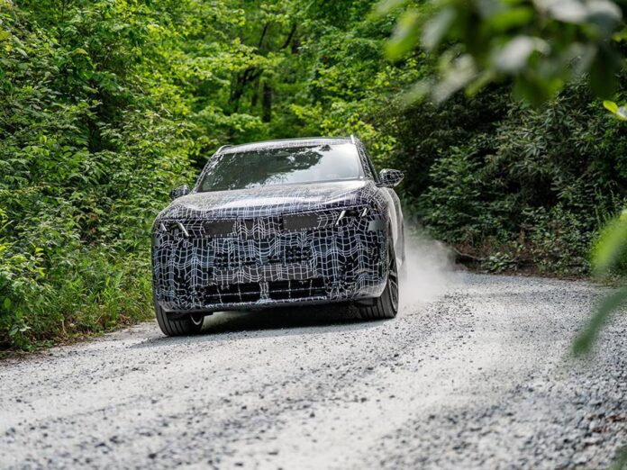 Nuova BMW X5, il conto alla rovescia è iniziato