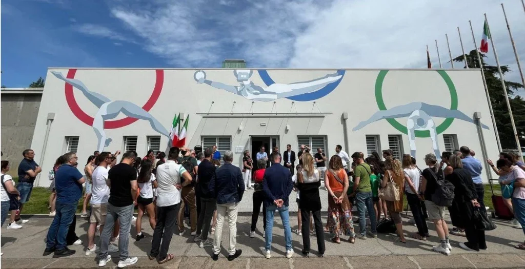 Palasport di Vicenza- i nuovi spogliatoio con il murale di Osvaldo Casanova