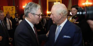 Re Carlo ‘saluta’ Starmer, il rapporto di stima: “D’accordo su temi sociali e ambiente”