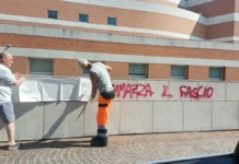 Roberto Vannacci a Vicenza: tra proteste, sala piena e messaggi al Governo Roberto Vannacci a Vicenza scritte teatro comunale