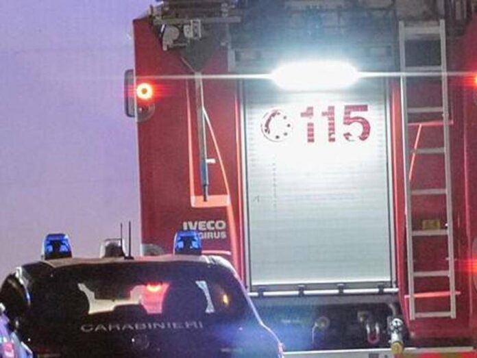 Roma, auto precipita in una scarpata: feriti 3 ragazzi
