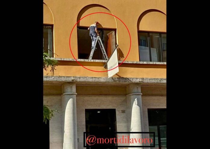 Roma, denuncia su pagina Facebook ‘Morti di lavoro’: “Operaio su scala senza protezioni in sede Federmanager”