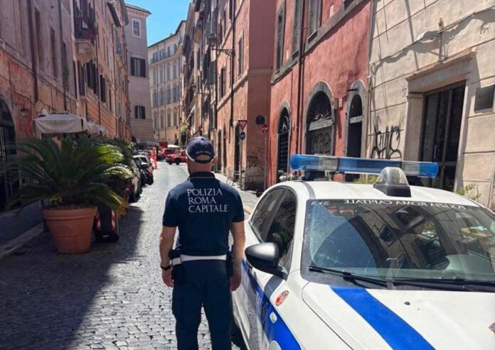 Roma, esplosione in casa in centro storico: un ferito