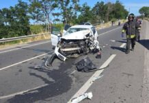 Scontro tra auto e camion sulla 106 jonica nel cosentino: un morto e due feriti