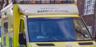Scontro tra due treni a nord di Londra, soccorsi in azione: “Feriti gravi tra personale e passeggeri”