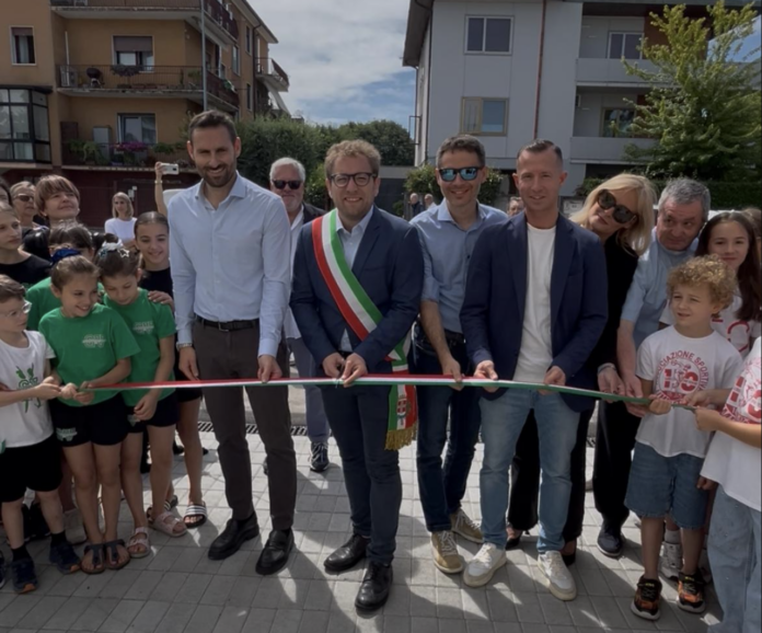 Nuovi spogliatoi ginnastica artistica a Vicenza, l'inaugurazione con i nuovi amministratori che hanno impostato il progetto e i nuovi che l'hanno portato a termine Nuovi spogliatoi ginnastica artistica a Vicenza, l'inaugurazione con i nuovi amministratori che hanno impostato il progetto e i nuovi che l'hanno portato a termine
