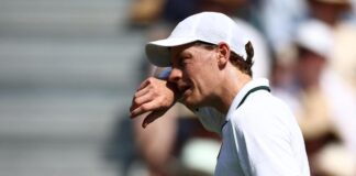 Sinner perde un set a Wimbledon e ‘preoccupa’: “Che gli succede?”