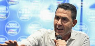 Sondaggio politico, Fratelli d’Italia scende e Pd fermo: Vannacci vola