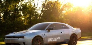 Stellantis porta le batterie del domani sulle strade di oggi