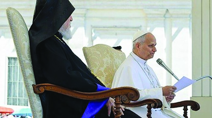 Sua Santità Aram I, Catholicos di Cilicia della Chiesa Apostolica Armena con papa Leone XIV per la pace pace disarmata papa Leone XIV