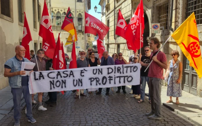 Sunia Vicenza protesta piano casa prefettura sindacati inquilini vicenza
