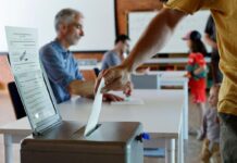 Svizzera al voto per due referendum, verso bocciatura proposta limite popolazione