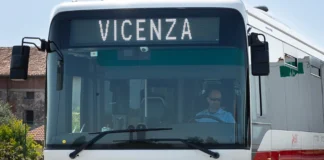 Vicenza, senza biglietto sul bus: puntano pistola contro l’autista. Svt condanna il gesto vicenza pistola bus