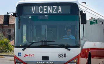 Vicenza, senza biglietto sul bus: puntano pistola contro l’autista. Svt condanna il gesto vicenza pistola bus