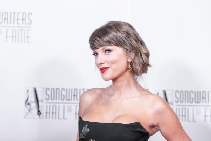 Taylor Swift entra nella Songwriters Hall of Fame, è l’artista più giovane di sempre