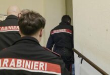 Torino, tentano furto in studio medico: carabinieri rispondono alla radio dei complici, tre arresti