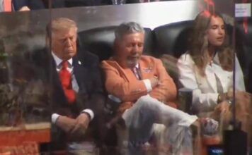 Trump e il pisolino alle Nba Finals, il video è virale: presidente nel mirino dei social