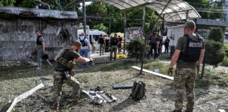 Ucraina, Russia attacca ancora: decine di droni su Zaporizhzhia, un morto