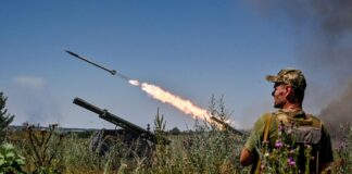Ucraina colpisce la Crimea, blackout nei territori occupati. Telefonata Putin-Trump