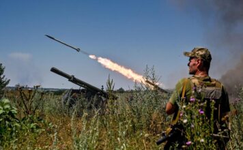 Ucraina colpisce la Crimea, blackout nei territori occupati. Telefonata Putin-Trump