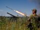 Ucraina colpisce la Crimea, blackout nei territori occupati. Telefonata Putin-Trump
