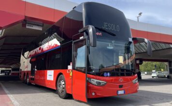 Linee Mare SVT da Vicenza e Bassano, più corse e nuovi autobus bipiano per l’estate 2026 Un bus bipiano delle Linee Mare SVT