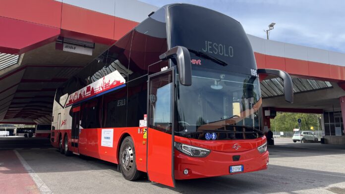 Un bus bipiano delle Linee Mare SVT Un bus bipiano delle Linee Mare SVT