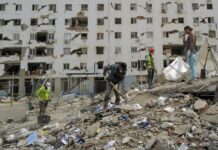Venezuela, salvati padre e figlio a quattro giorni dal terremoto. Corsa contro il tempo