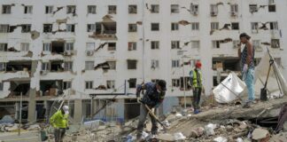 Venezuela, salvati padre e figlio a quattro giorni dal terremoto. Corsa contro il tempo