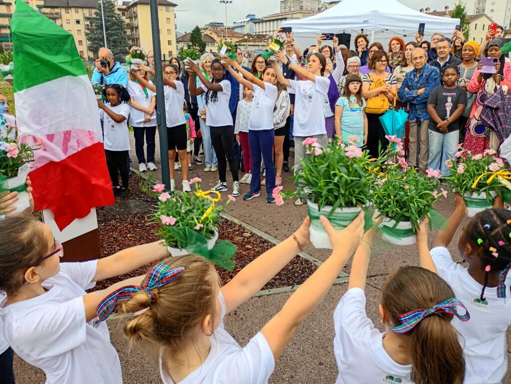 La toccante cerimonia di inaugurazione del giardino intitolato alle 21 Madri costituenti al parco di via Cattaneo