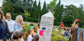 Madri Costituenti a Vicenza, Isabella Sala inaugura il giardino dedicato alle 21 protagoniste della Costituzione La vice sindaca Isabella Sala inaugura al parco di via Cattaneo il giardino intitolato alle 21 Madri costituenti