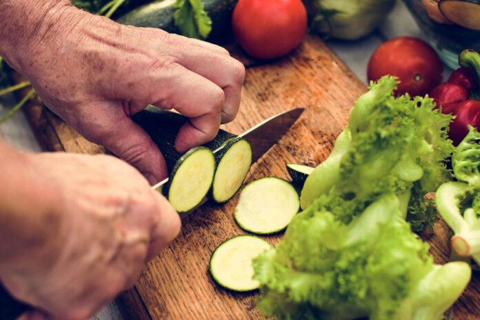 Zucchina “arsenale di antiossidanti”, a 50 anni terapia salva cuore a tavola: cosa dice il medico-nutrizionista