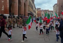 Vicenza, bambini come bersaglieri per il 2 giugno, Rifondazione: “Fuori luogo”. Altra caduta di stile dopo Festival Italia-America bambini 2 giugno vicenza bersaglieri