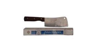 Minacce con mannaia in un locale di Vicenza: individuato e denunciato dalla PL l’aggressore mannaia vicenza