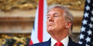 4 luglio, Trump a Mount Rushmore: “Non saremo mai comunisti, nostra identità sotto attacco”