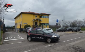 Lite sulla strada finisce con un inseguimento e un tentato speronamento: automobilista denunciato nel Vicentino Fara Vicentino inseguimento auto