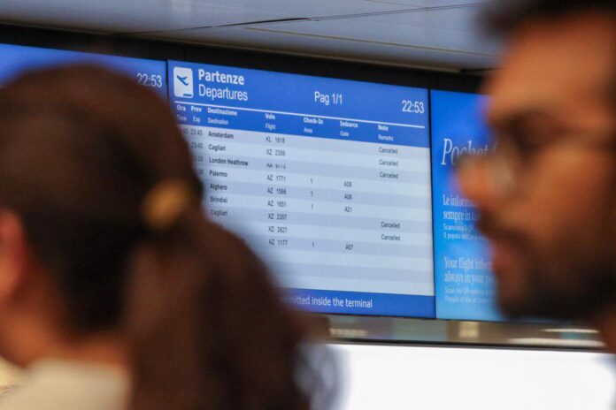 Accompagna il figlio in aeroporto, paga la sosta ma riceve… 200 euro di multa